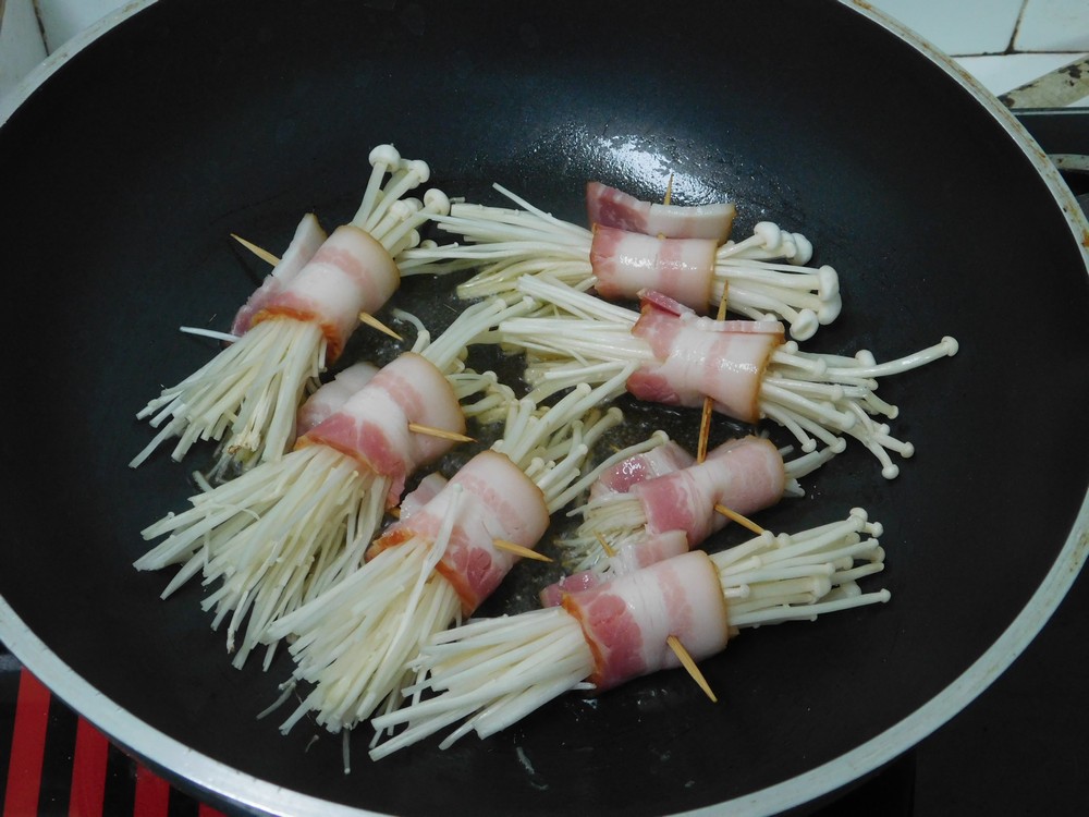 Pan Fried Enoki Mushrooms amp Bacon Thailand 1 Dollar Meals